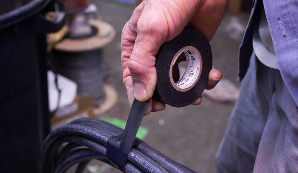 چسب برق در صنعت: نقش کلیدی در تعمیرات و اتصالات الکتریکی