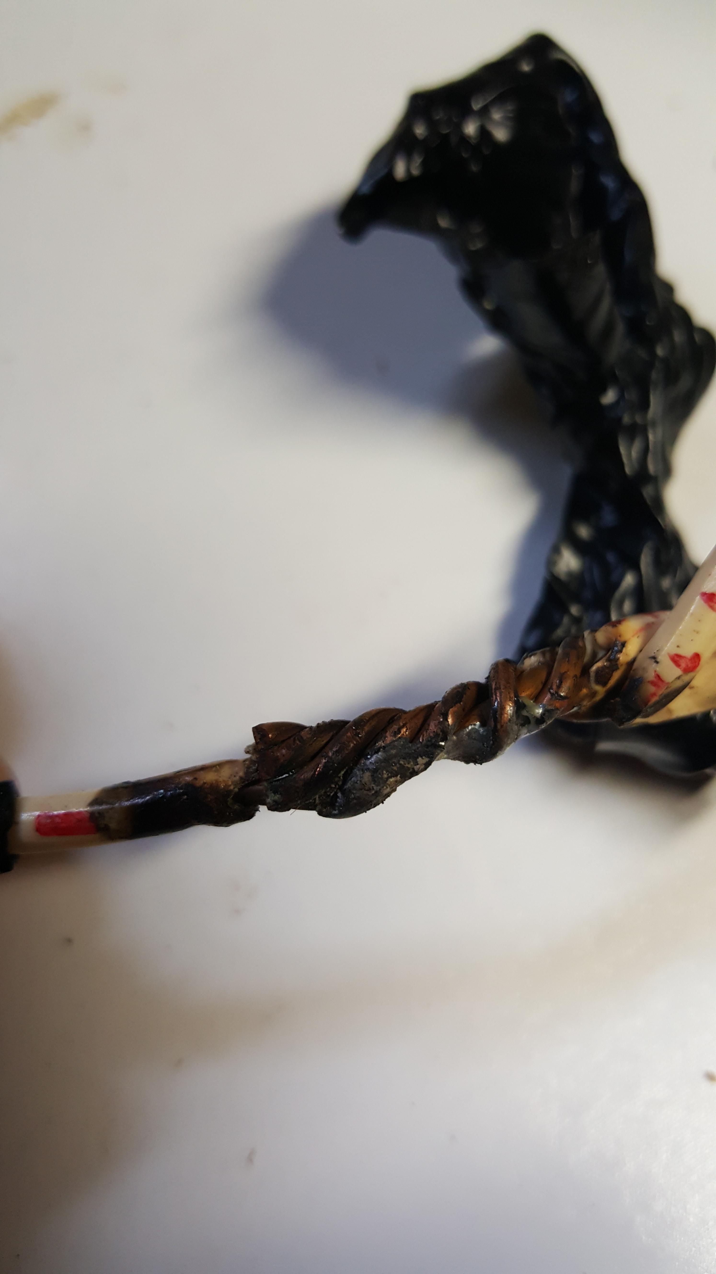 چسب برق نسوز چیست ؟